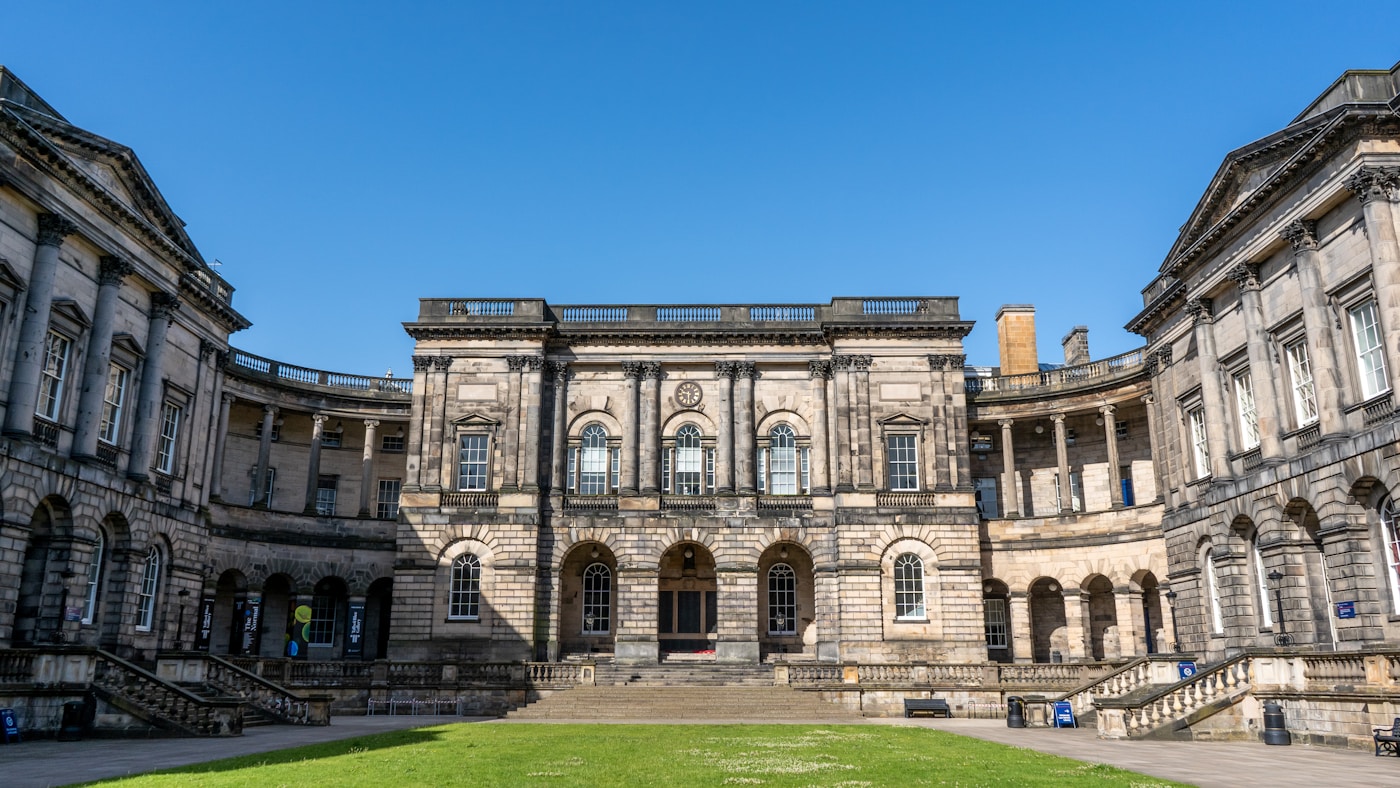 Bâtiment universitaire, illustration des études à Édimbourg