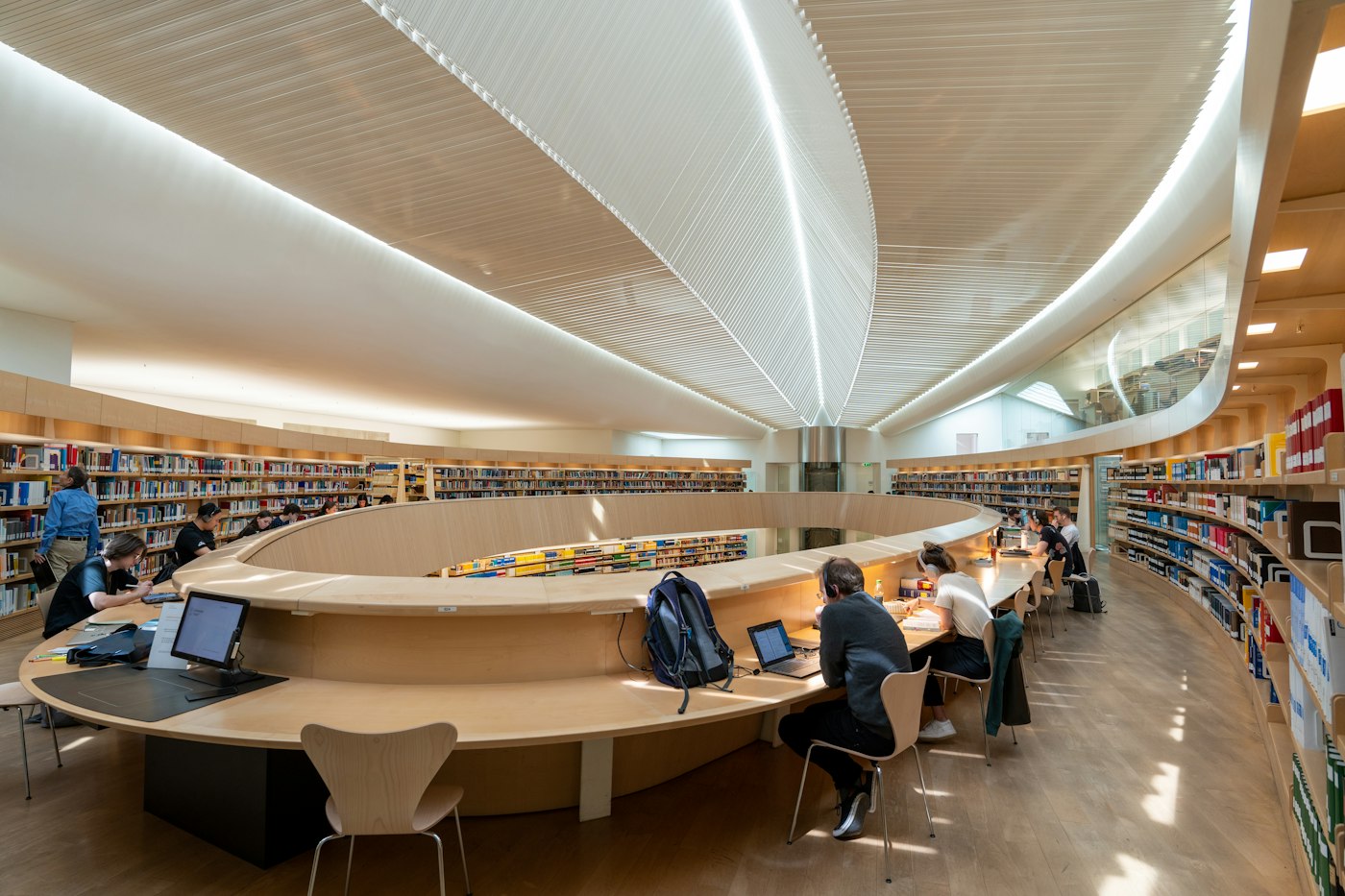 Bibliothèque et études supérieures — image d’illustration