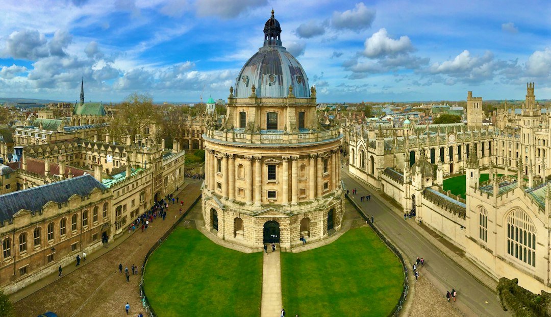 Bourse Reach Oxford 2027 : l’admission doit précéder la demande de financement — visuel