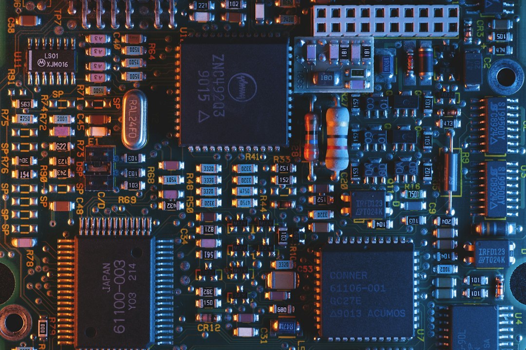 Circuit électronique illustrant les systèmes embarqués étudiés dans EMINENT