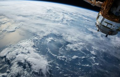 Vue de la Terre et de ses nuages depuis l’espace — photographie NASA