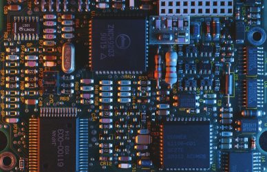 Circuit électronique illustrant le domaine de la microélectronique du master RADMEP+