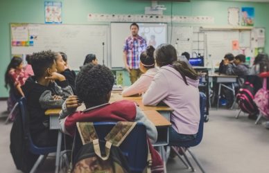 Enseignement devant une classe