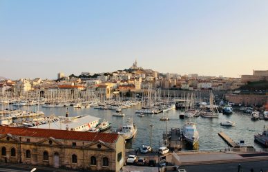 Vue du port de Marseille, illustration d’une ville du réseau universitaire NOHA