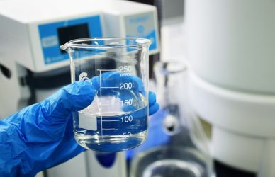 Matériel de laboratoire illustrant les études de chimie du master SuCat